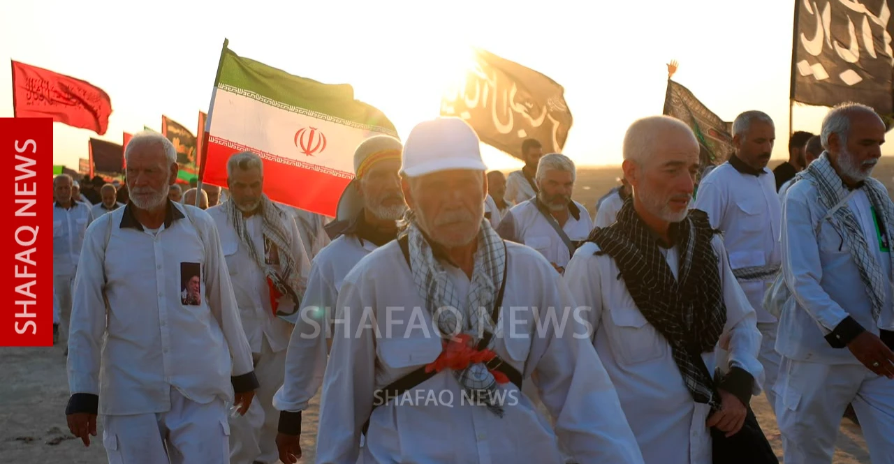 مشياً-على-الأقدام-لأكثر-من-40-يوماً.-زوار-إيرانيون-يصلون-ذي-قار-متوجهين-لكربلاء-(صور)