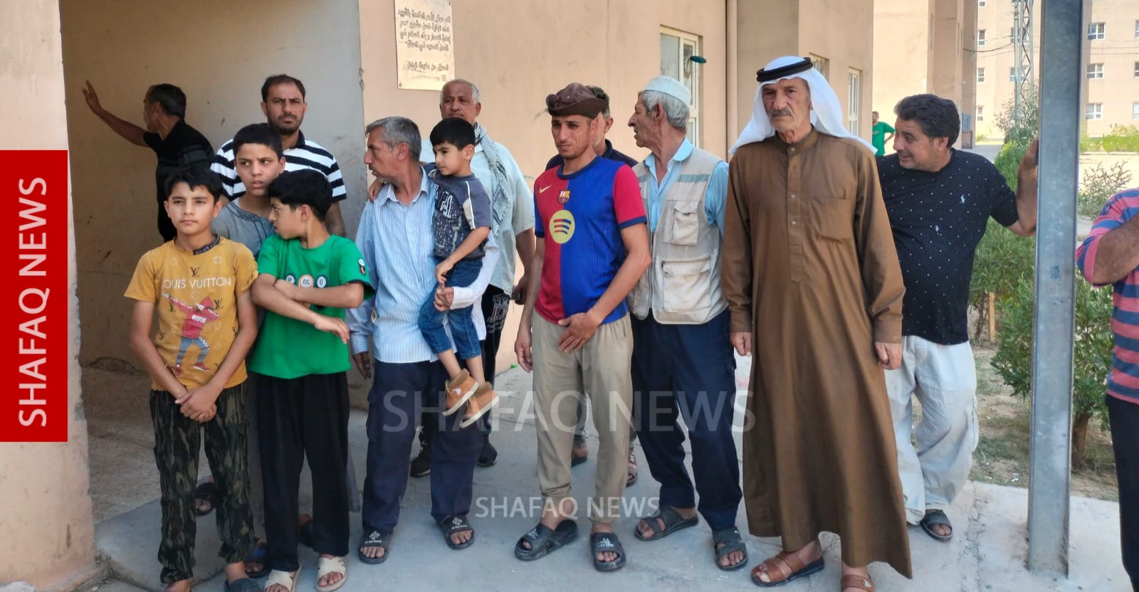 الموصل.-سكان-مجمع-“باب-سنجار”-يحتجون-على-قرارات-الإخلاء-ويطالبون-بتمليك-شققهم